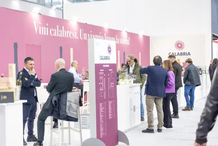 Vinitaly, boom per la Calabria: tanta attenzione e apprezzamenti per i vini calabresi images Vinitaly, boom per la Calabria: tanta attenzione e apprezzamenti per i vini calabresi