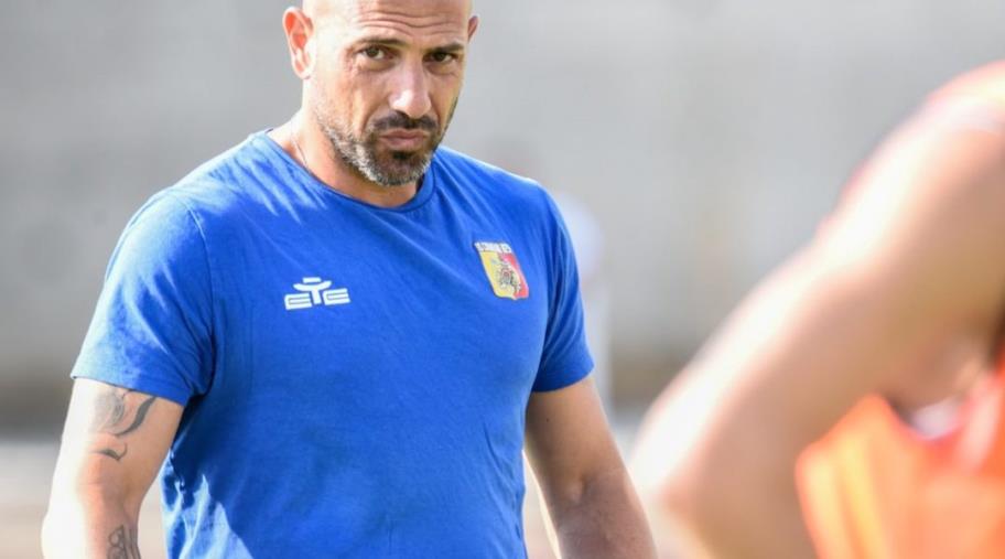 Us Catanzaro 1929, mister Calabro alla vigilia della gara col Potenza: "Serve l’atmosfera giusta per fare qualcosa di importante" images Us Catanzaro 1929, mister Calabro alla vigilia della gara col Potenza: "Serve l’atmosfera giusta per fare qualcosa di importante"