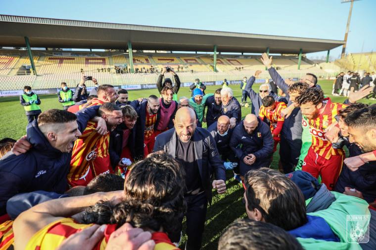 images Catanzaro e Avellino in campo alle 17.30: probabili formazioni