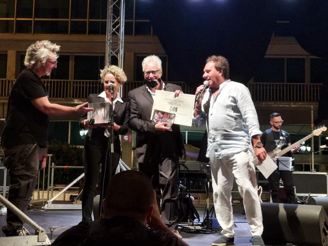 Inizia la XX edizione del Catanzaro Jazz Fest. Consegnato il Premio Atlantide ad Aldo Costa. Sul palco il Tchaikovsky Jazz Quartet (VIDEO) images Inizia la XX edizione del Catanzaro Jazz Fest. Consegnato il Premio Atlantide ad Aldo Costa. Sul palco il Tchaikovsky Jazz Quartet (VIDEO)