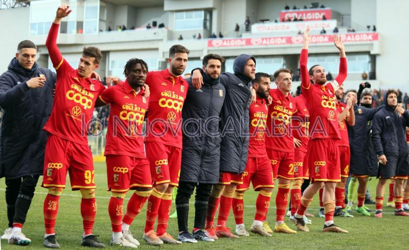 Catanzaro-Monopoli, le Aquile giocano a tennis e si aggiudicano il set: la fotogallery images Catanzaro-Monopoli, le Aquile giocano a tennis e si aggiudicano il set: la fotogallery