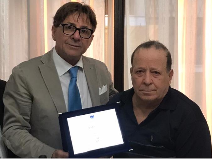 images Sorpreso in auto con droga, arrestato 