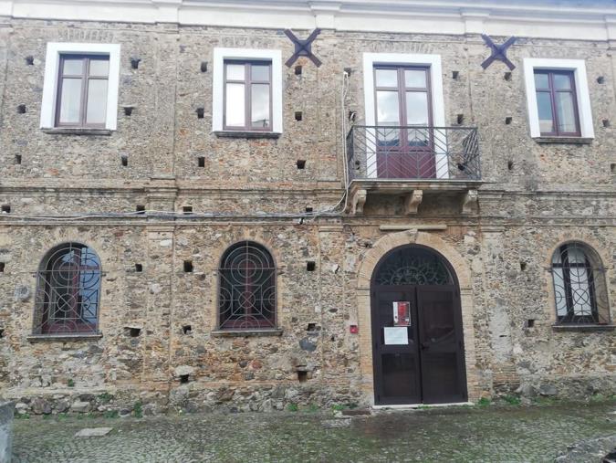 Si dimettono i consiglieri: sciolto il Comune di Maida images Si dimettono i consiglieri: sciolto il Comune di Maida