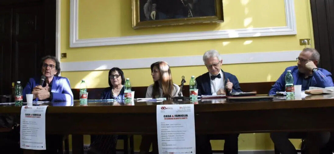 Il valore della casa e della famiglia nell’incontro organizzato da Confedilizia Catanzaro
images Il valore della casa e della famiglia nell’incontro organizzato da Confedilizia Catanzaro