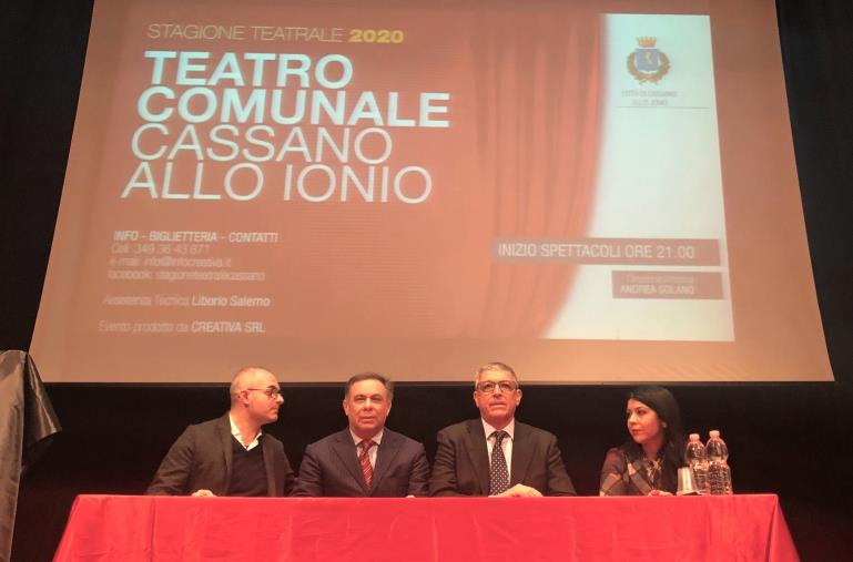 images Flavio Insinna inaugurerà la stagione teatrale di Cassano l'1 marzo
