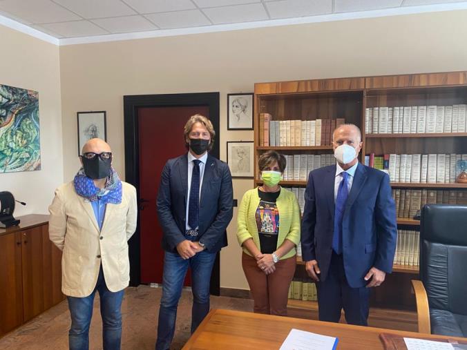 Gratuito patrocinio, a Catanzaro firmato l’accordo tra l'Ordine degli avvocati e l'Agenzia delle Entrate images Gratuito patrocinio, a Catanzaro firmato l’accordo tra l'Ordine degli avvocati e l'Agenzia delle Entrate