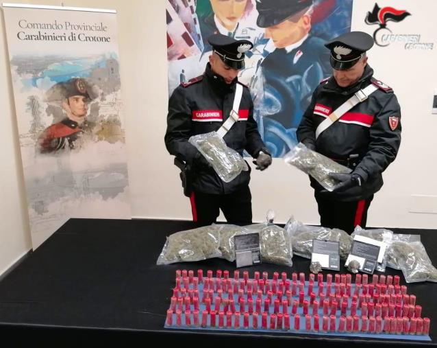 images Crotone, teneva la cocaina nel bagno dell’ex liceo Gravina: arrestato un 43enne