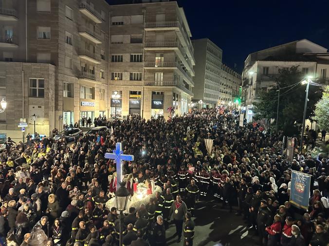 images Catanzaro, le immagini della Naca: migliaia di fedeli in processione nel centro storico 
