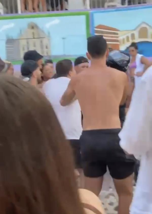 Soverato, movida incontrollata: i carabinieri intervengono e vengono aggrediti images Soverato, movida incontrollata: i carabinieri intervengono e vengono aggrediti