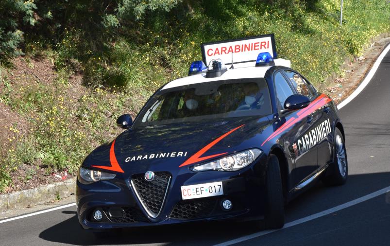 Catanzaro, trovato dai carabinieri con droga e contanti: finisce ai domiciliari images Catanzaro, trovato dai carabinieri con droga e contanti: finisce ai domiciliari