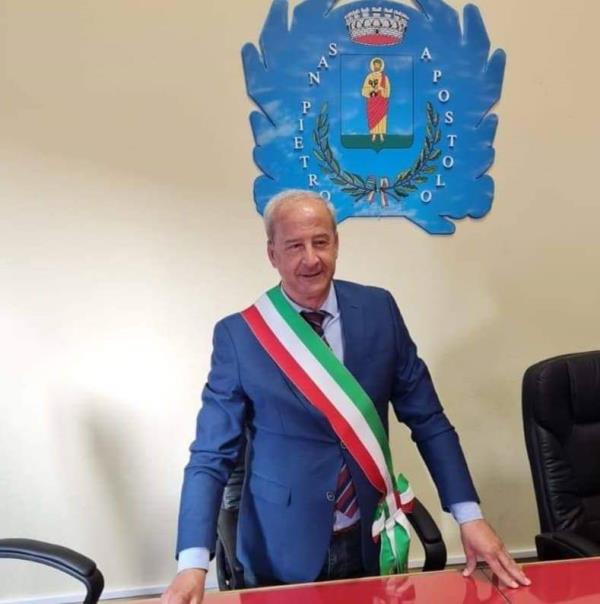 San Pietro Apostolo, va in pensione il sindaco Brigadiere capo con qualifica speciale Raffaele De Santis images San Pietro Apostolo, va in pensione il sindaco Brigadiere capo con qualifica speciale Raffaele De Santis