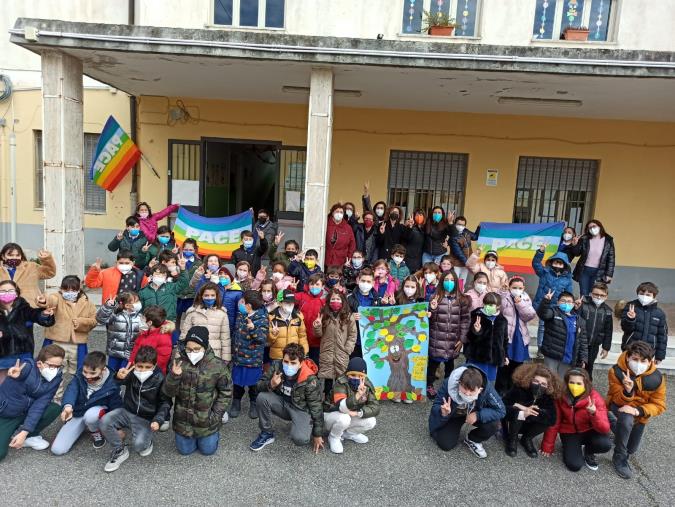 images All’Istituto Comprensivo “Don Milani” si celebra la pace: il contributo di docenti ed alunni del plesso Samà

