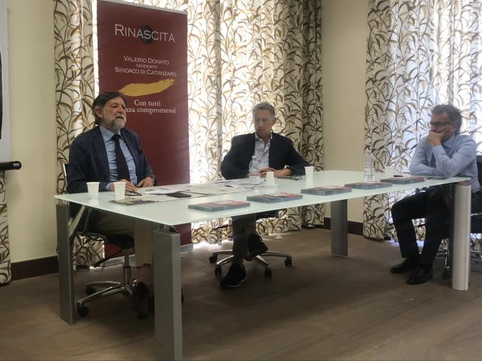 images Comunali, Parisi: "La lista Rinascita è libera e con prospettiva". Donato bacchetta Abramo e gli avversari