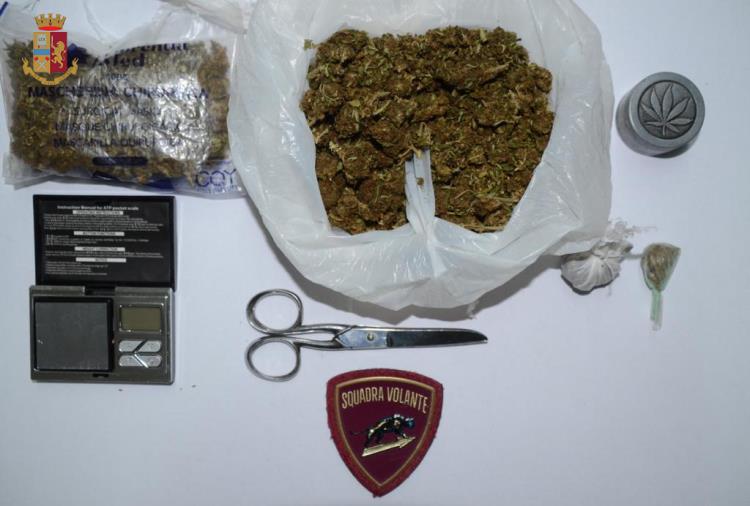 Taurianova. Detenevano droga, arrestati 2 fratelli rumeni images Taurianova. Detenevano droga, arrestati 2 fratelli rumeni