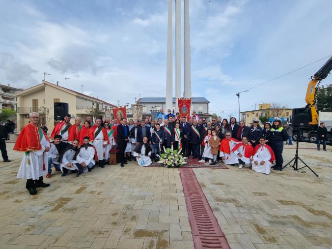 images A Santa Caterina dello Ionio inaugurata la rinnovata piazza Papa Giovanni XXIII