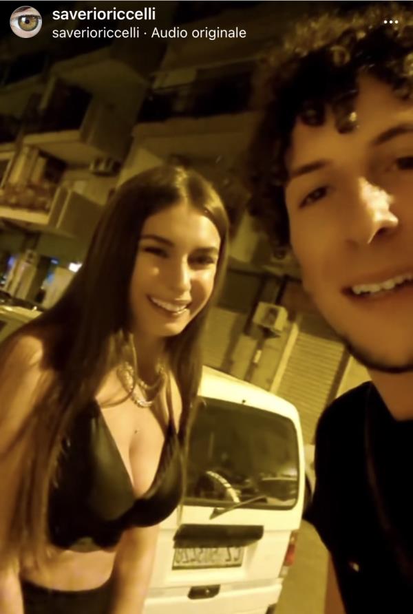 images Soverato parla corsivo: la prof. nella città ionica insieme all'influencer Saverio Riccelli 