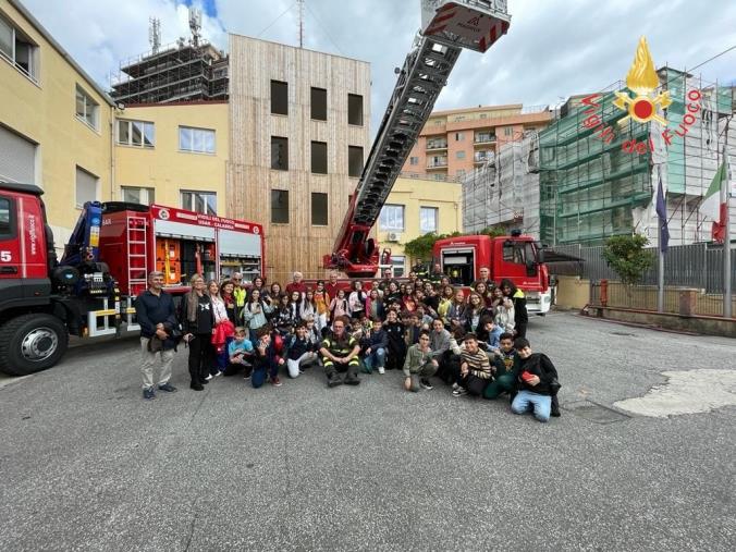 images Sisma e rischi, i Vigili del Fuoco incontrano gli studenti dell'Istituto "Pascoli-Aldisio" di Catanzaro