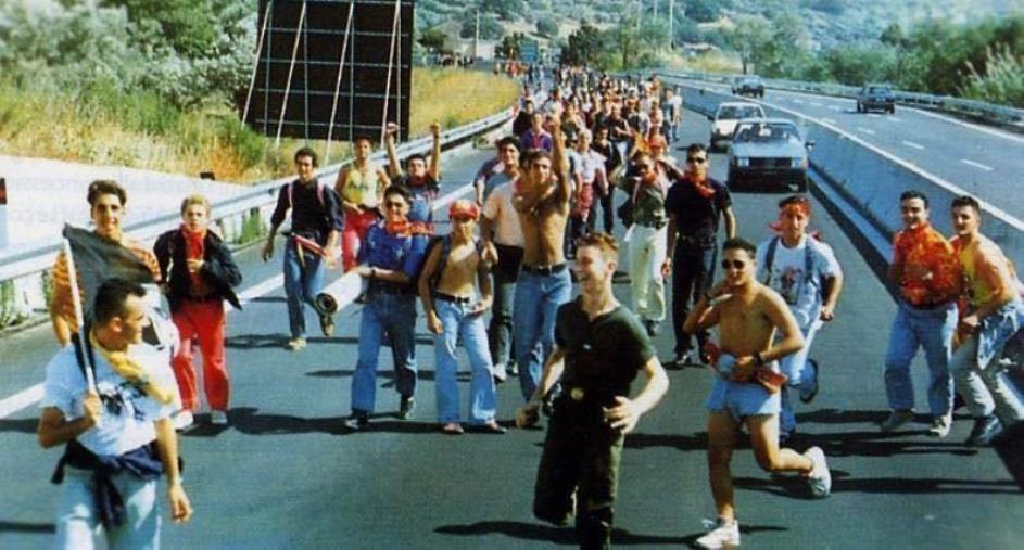 images Crotone-Catanzaro,  gli “Antichi Tessitori Vecchia Guardia Catanzaro”: “Ecco perché è impossibile vietare la trasferta”