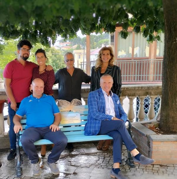 Nel catanzarese arrivano le panchine internazionali dedicate ai nonni images Nel catanzarese arrivano le panchine internazionali dedicate ai nonni