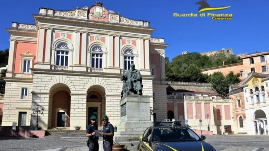 images Cosenza, svelato il trucco dei fondi della “Carta del docente”: denunciato un imprenditore cosentino 