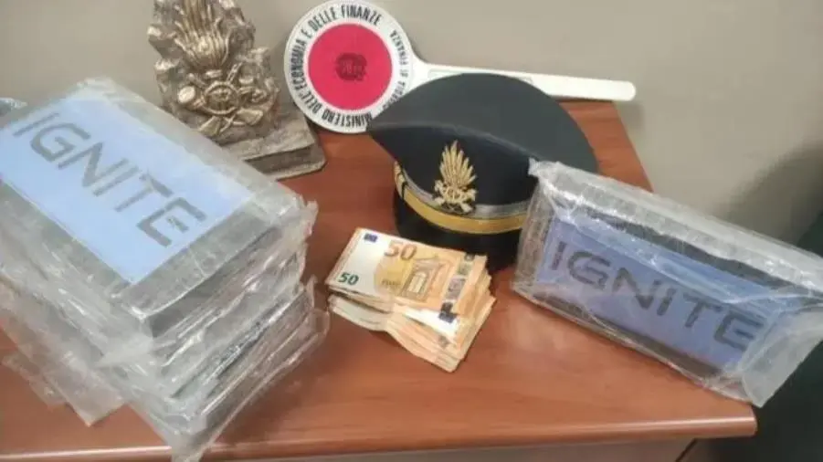 images Arrestato a Locri corriere della droga con oltre 5 chilogrammi di cocaina