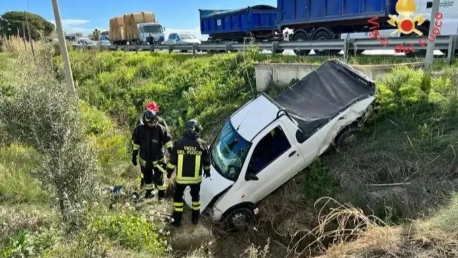 images Cutro, scontro tra 2 auto: c’è l’elisoccorso