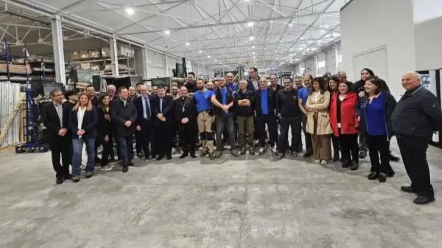 Il Vescovo monsignor Parisi in visita nell’area industriale Papa Benedetto XVI di Lamezia Terme images Il Vescovo monsignor Parisi in visita nell’area industriale Papa Benedetto XVI di Lamezia Terme