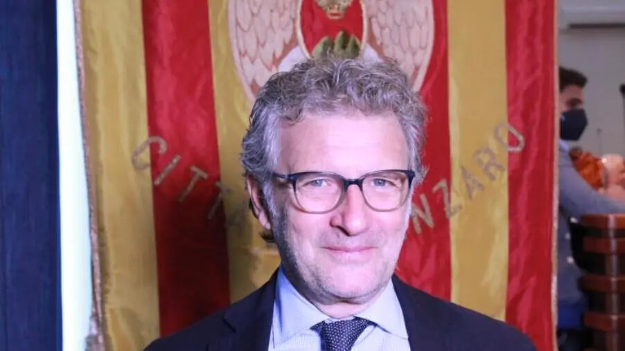 Catanzaro, Parisi: “A Palazzo De Nobili fuffa e fumo negli occhi, fuori trasparenza zero” images Catanzaro, Parisi: “A Palazzo De Nobili fuffa e fumo negli occhi, fuori trasparenza zero”