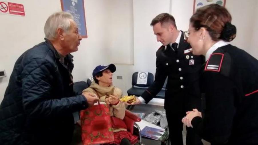 Soverato, una dolce sorpresa da Maria Assunta per i Carabinieri images Soverato, una dolce sorpresa da Maria Assunta per i Carabinieri