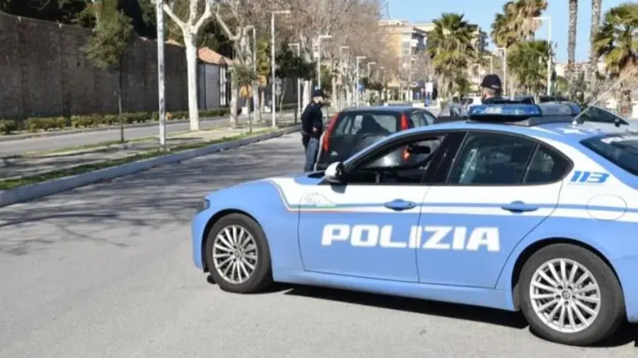 Crotone, individuato mini-market della droga images Crotone, individuato mini-market della droga