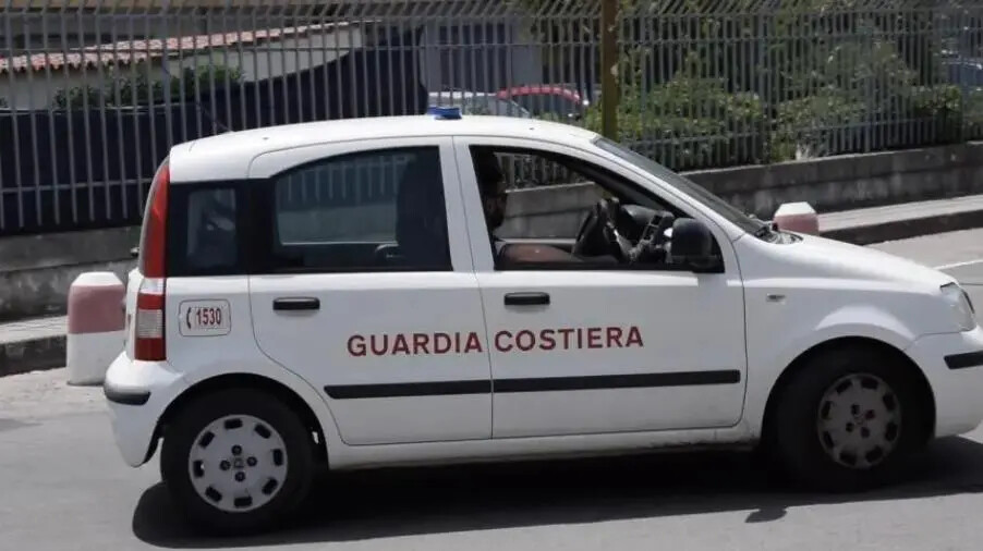 images Sequestrata una struttura balneare nel Crotonese: concessione scaduta per l'occupazione del suolo