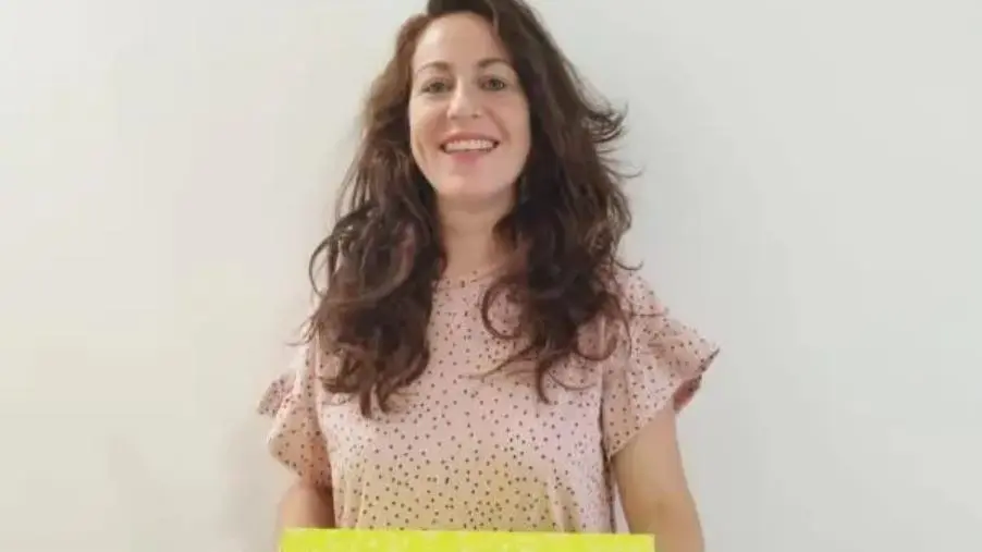 images 'Fiocco giallo' con dispositivo antiabbandono per Stefania, dipendente alle Poste di Lamezia Terme