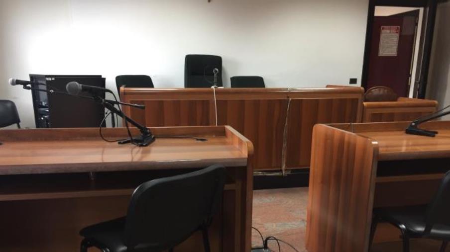 images Naufragio Cutro, superstite in aula indica i tre scafisti del barcone