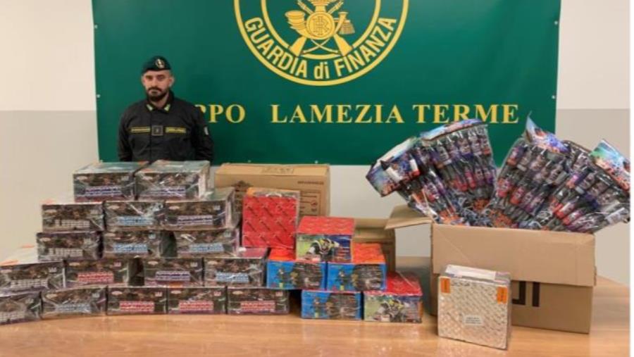 images Lamezia Terme, sequestrati 100 Kg di fuochi pirotecnici