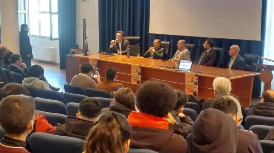 images Presentati allo "Scalfaro" di Catanzaro i volumi sulla matematica del professore Castagna