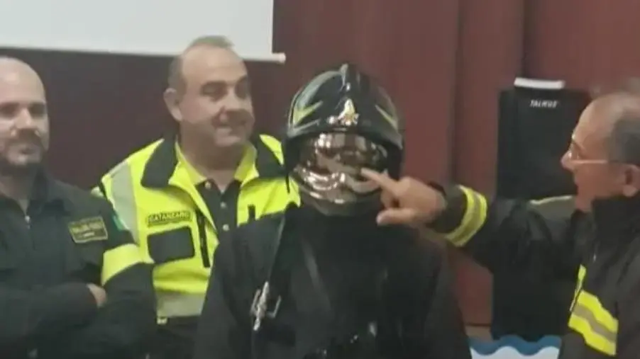 Al Plesso Bambinello Gesù dell'’I.C. Catanzaro Nord Est Manzoni incontro con i vigili del fuoco images Al Plesso Bambinello Gesù dell'’I.C. Catanzaro Nord Est Manzoni incontro con i vigili del fuoco