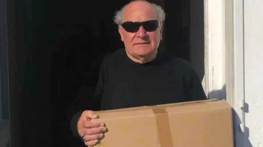 images Catanzaro, pacchi alimentari a famiglie bisognose: l'impegno concreto di "Poliziotti Italiani"