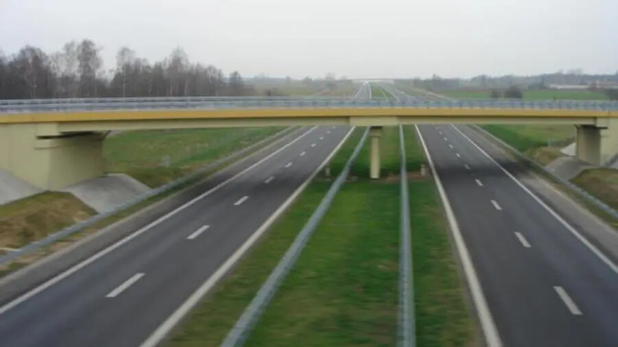 images Si ribalta una cisterna di gas,&nbsp;chiuso&nbsp;un tratto dell'A2 in direzione Fisciano: un ferito