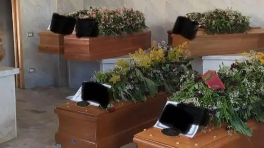 images Nuovi loculi nel cimitero di via Paglia, Serò e Carpino: "Prossima settimana le tumulazioni"