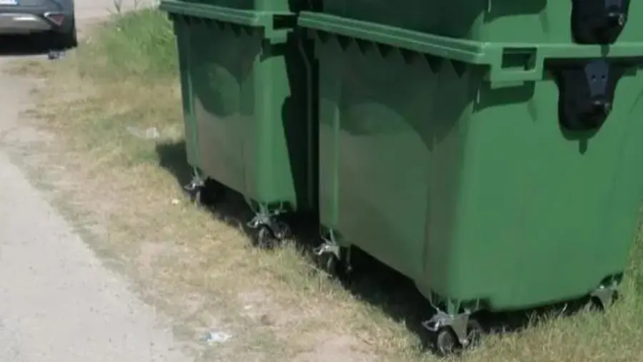 A Botricello nuovi cassonetti dei rifiuti e più controlli per potenziare la differenziata images A Botricello nuovi cassonetti dei rifiuti e più controlli per potenziare la differenziata