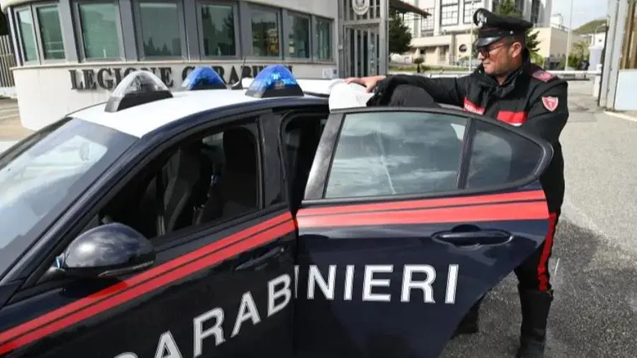 Borgia, tenta di uccidere il vicino di casa: arrestato images Borgia, tenta di uccidere il vicino di casa: arrestato