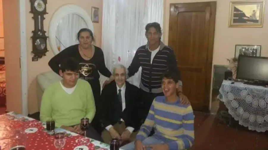 images Rende, cittadinanza italiana per i due fratellini serbi non vedenti Marko e Branko