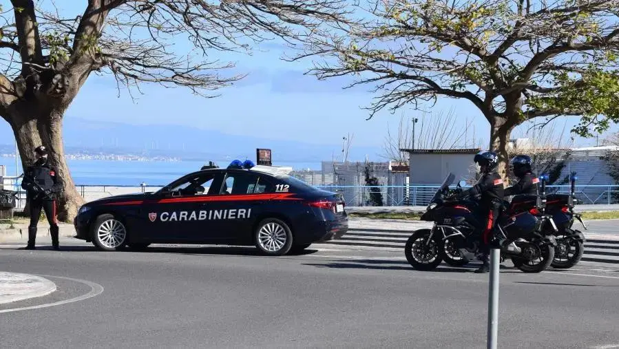 Soverato, denunciate cinque persone per detenzione di armi images Soverato, denunciate cinque persone per detenzione di armi