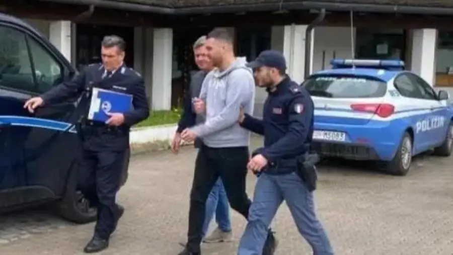 images Naufragio Cutro: quinto presunto scafista consegnato all'Italia