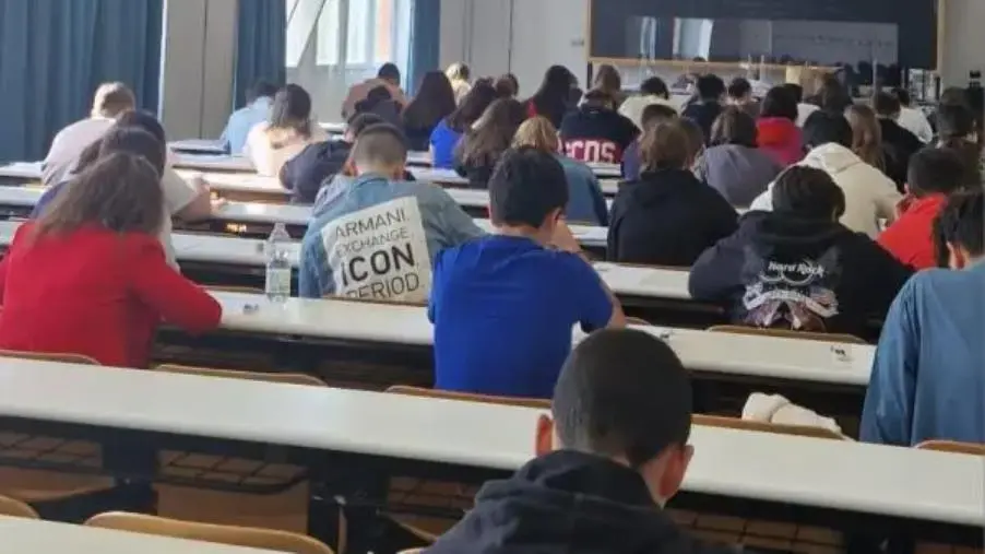 Certificazioni di spagnolo: la sede DELE dell'Unical ha accolto gli studenti dell'IIS "De Nobili" di Catanzaro images Certificazioni di spagnolo: la sede DELE dell'Unical ha accolto gli studenti dell'IIS "De Nobili" di Catanzaro