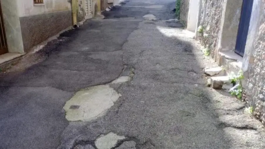 Catanzaro, sopralluogo di "Nuova Genesi" nel rione Santa Barbara: "Mancano servizi elementari" images Catanzaro, sopralluogo di "Nuova Genesi" nel rione Santa Barbara: "Mancano servizi elementari"