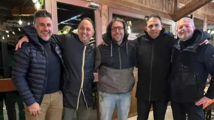 Ex studenti dell'Industriale "Scalfaro" di Catanzaro, diplomati nel '92, si ritrovano a cena images Ex studenti dell'Industriale "Scalfaro" di Catanzaro, diplomati nel '92, si ritrovano a cena