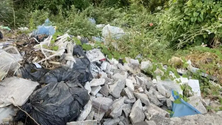 images La denuncia dei residenti di Via Barlaam da Seminara: “Non tolleriamo più&nbsp;degrado e inciviltà"