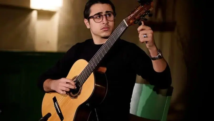 images Ama Calabria, domenica a Roseto Capo Spulico il recital del chitarrista Kevin Angus Ramaglia