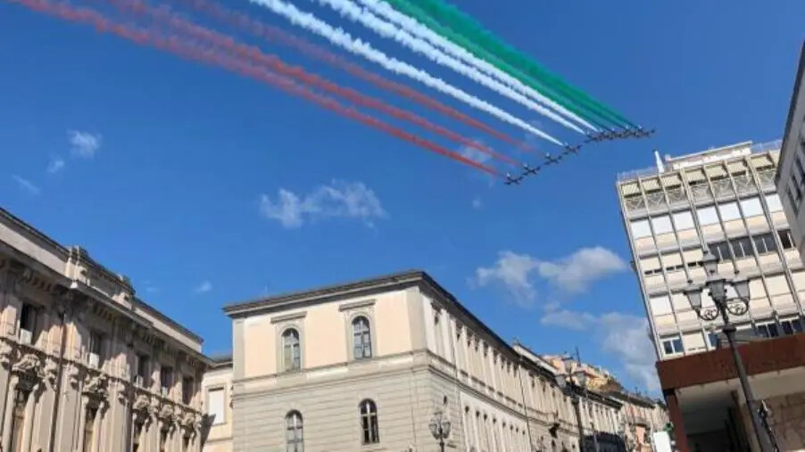 images Tornano le Frecce Tricolori su Catanzaro: appuntamento lunedì 31 luglio